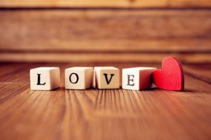 愛情心情短語：初遇你，大概是這輩子心臟跳得